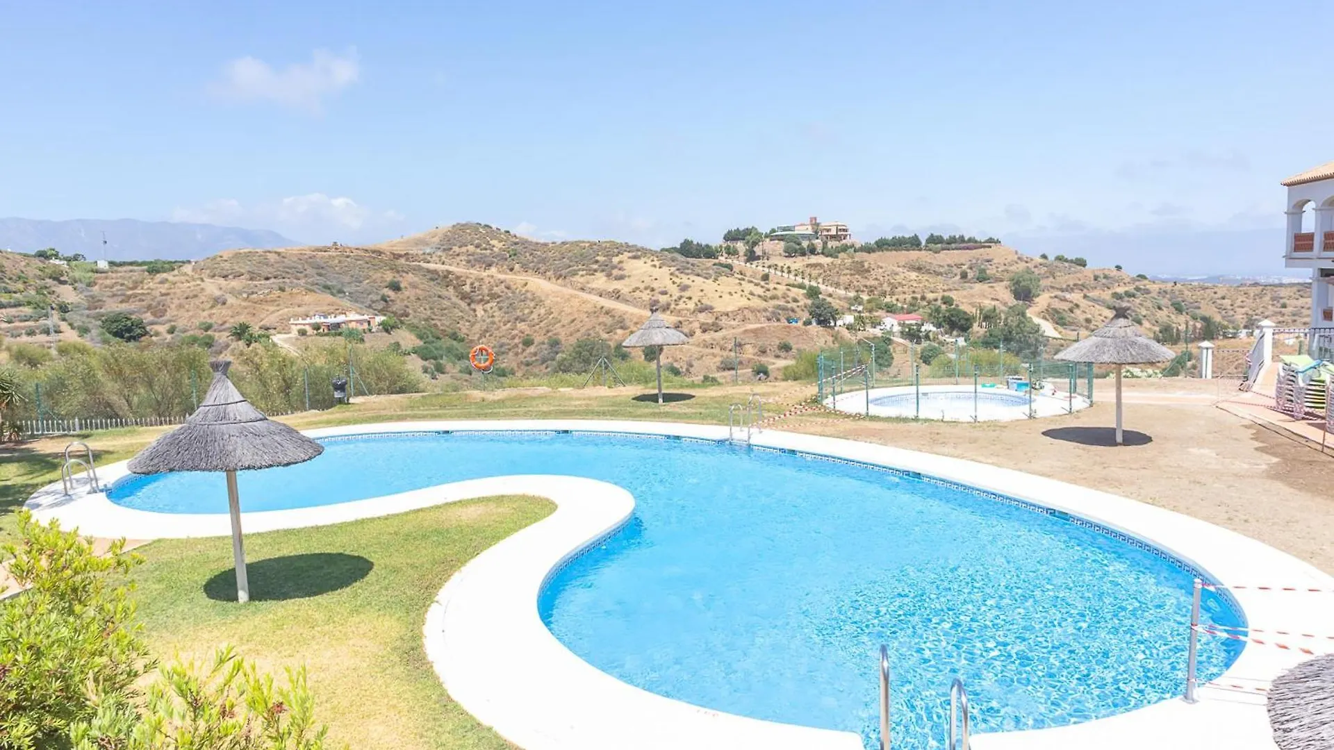 Pool Apt Calahonda 2 With Sea View - Happy Rentals Sitio de Calahonda